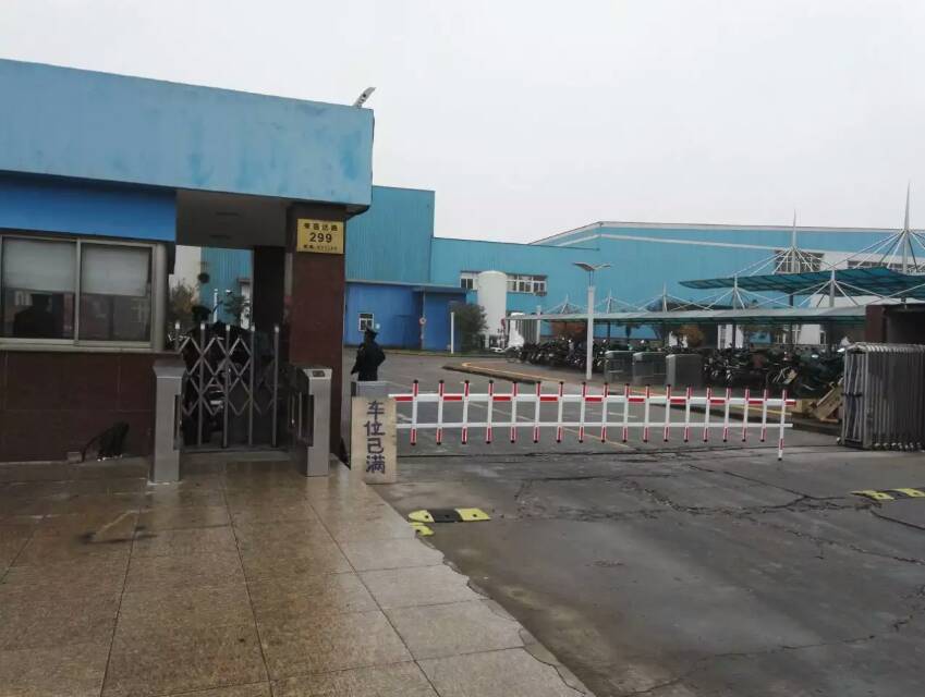 工廠后門人行通道擺閘遠(yuǎn)看效果圖