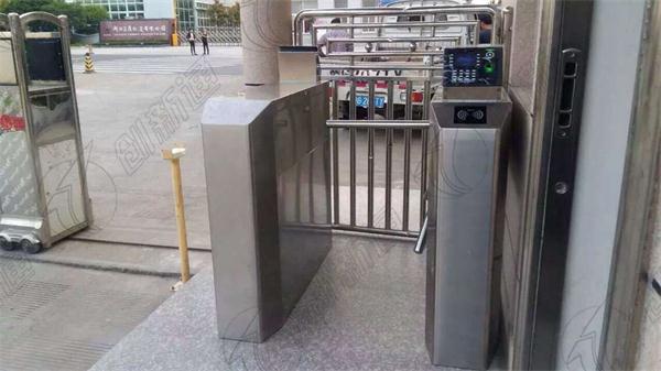 浙江三鼎三輥閘現(xiàn)場(chǎng)安裝圖