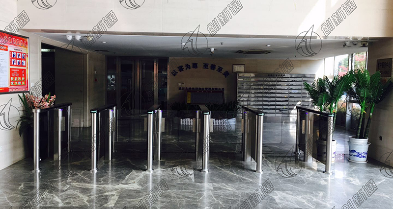 湖北省武漢市財(cái)富大廈使用創(chuàng)新通速通擺閘案例