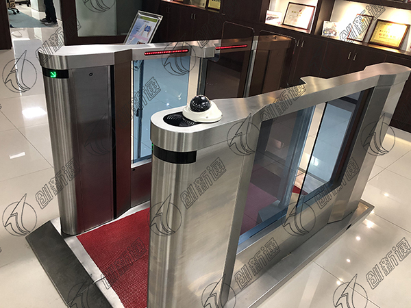 人臉識(shí)別閘機(jī)